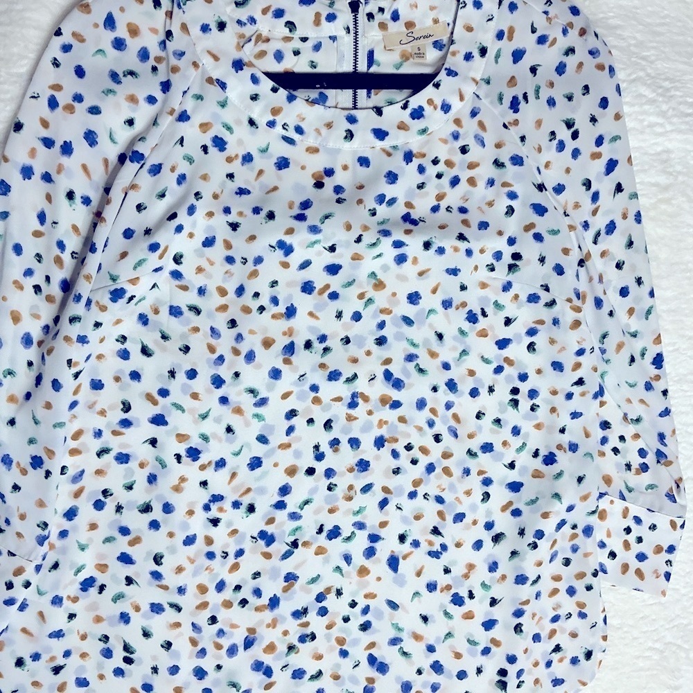 Serrín White and Blue Fitted Blouse with 3/4 Sleeves and Bib Collar - Picture 6 of 15